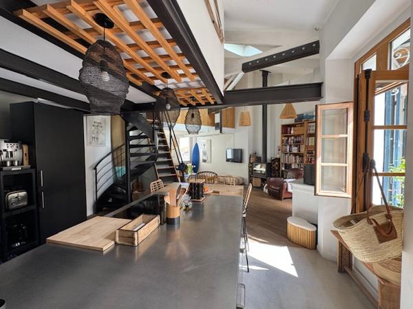 Marseille (13007) VENTE DUPLEX TYPE 4 PENSÉ COMME UNE MAISON 110 M2 (81,59 M2 CARREZ) JARDIN TERRASSE BASSIN 13007 MARSEILLE