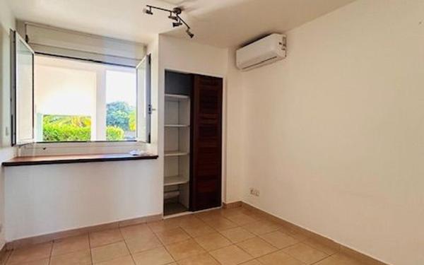 Appartement à louer    2 pièces •  Petit-Bourg