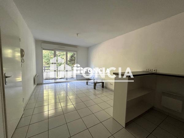 Location Appartement 2 pièces 35.89 m² - 95 RUE BOUTIERS Cognac 16100