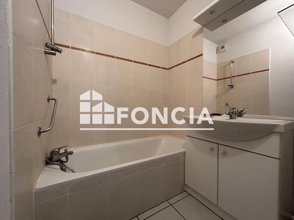 Location Appartement 2 pièces 35.89 m² - 95 RUE BOUTIERS Cognac 16100