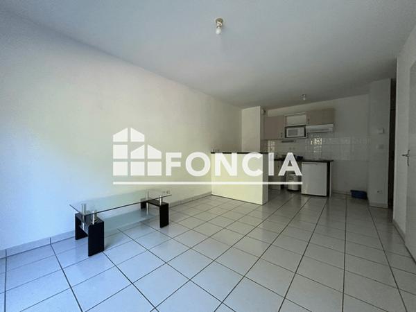 Location Appartement 2 pièces 35.89 m² - 95 RUE BOUTIERS Cognac 16100
