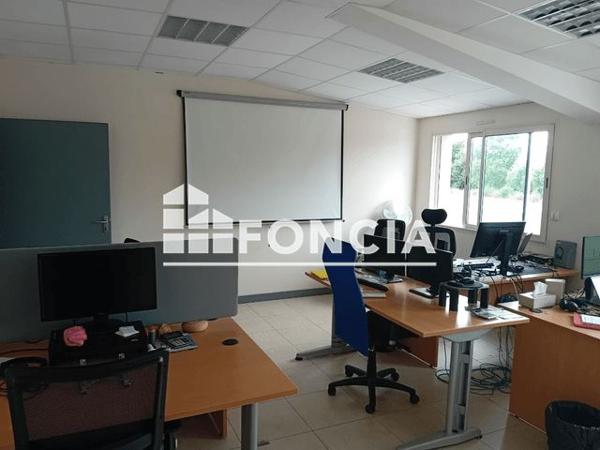 Local commercial 90 m² à Bessines 79000 à vendre