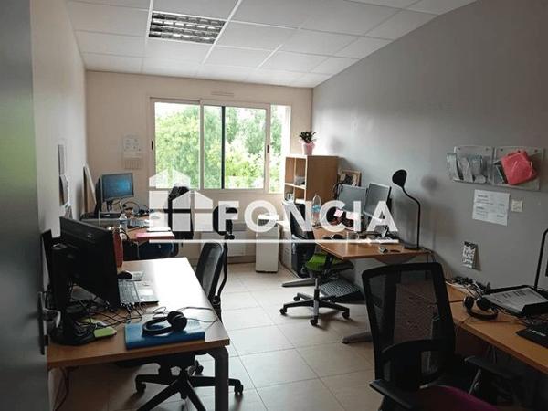 Local commercial 90 m² à Bessines 79000 à vendre