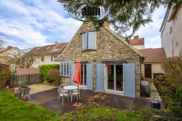 Maison
                                                                                                                                                                                                                                                                                                                        6 pièce(s)                                                                                                                                                                                                          4 chambre(s)                                                                                                                                                                                                          161  m²