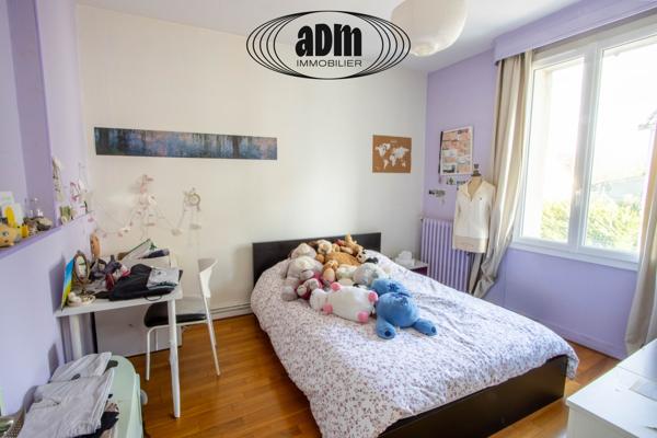 Maison
                                                                                                                                                                                                                                                                                                                        6 pièce(s)                                                                                                                                                                                                          4 chambre(s)                                                                                                                                                                                                          161  m²