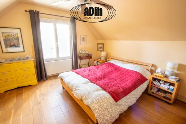 Maison
                                                                                                                                                                                                                                                                                                                        6 pièce(s)                                                                                                                                                                                                          4 chambre(s)                                                                                                                                                                                                          161  m²