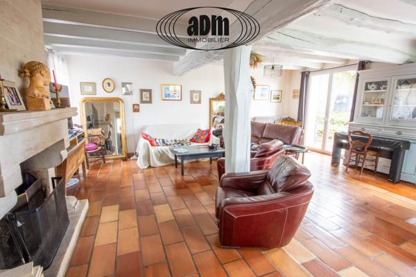 Maison
                                                                                                                                                                                                                                                                                                                        6 pièce(s)                                                                                                                                                                                                          4 chambre(s)                                                                                                                                                                                                          161  m²