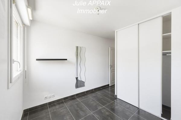 SAINT RAPHAEL - APPARTEMENT 5 PIECES AVEC TERRASSE, GARAGE, PLACE DE PARKING ET CAVE. PROFESSIONS LIBERALES AU