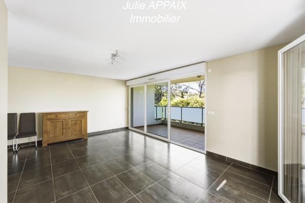 SAINT RAPHAEL - APPARTEMENT 5 PIECES AVEC TERRASSE, GARAGE, PLACE DE PARKING ET CAVE. PROFESSIONS LIBERALES AU