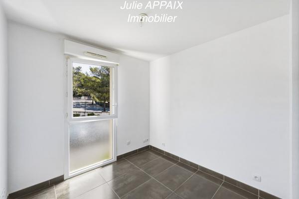 SAINT RAPHAEL - APPARTEMENT 5 PIECES AVEC TERRASSE, GARAGE, PLACE DE PARKING ET CAVE. PROFESSIONS LIBERALES AU