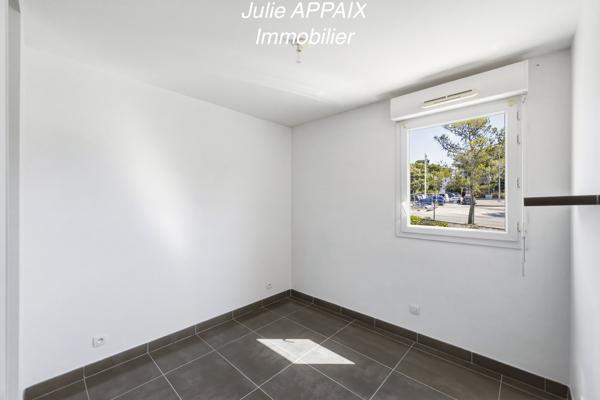 SAINT RAPHAEL - APPARTEMENT 5 PIECES AVEC TERRASSE, GARAGE, PLACE DE PARKING ET CAVE. PROFESSIONS LIBERALES AU