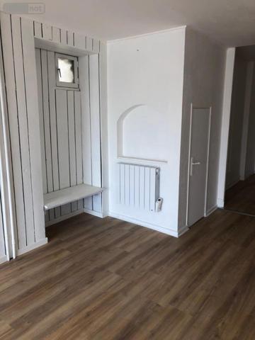 Fonds et/ou murs commerciaux à louer à Mézériat dans l'Ain (01660), ref : 01065-L388