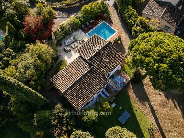 Vente                                                      Maison
                        
                     8 pièces                      200 m2                     à Mouans-Sartoux
