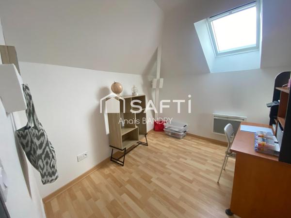 Immeuble rénové – 3 appartements meublés avec parkings et caves