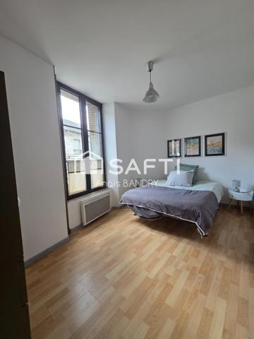 Immeuble rénové – 3 appartements meublés avec parkings et caves