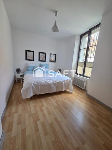 Immeuble rénové – 3 appartements meublés avec parkings et caves