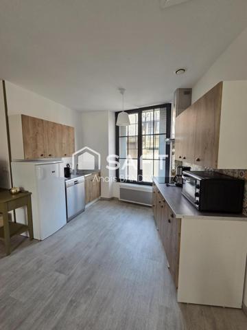 Immeuble rénové – 3 appartements meublés avec parkings et caves