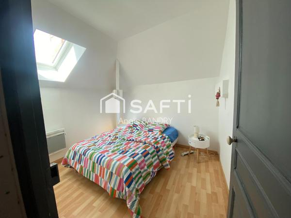 Immeuble rénové – 3 appartements meublés avec parkings et caves