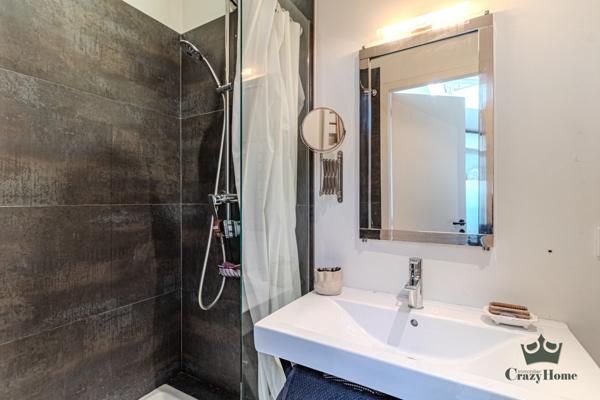 Loft
                                                                                                                                                                                                                                                                                                                        5 pièce(s)                                                                                                                                                                                                          4 chambre(s)                                                                                                                                                                                                          183  m²