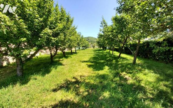 Terrain à bâtir de 698 m²