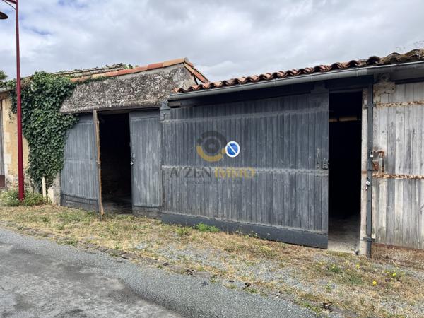 2 Garages dans le bourg de  Champdeniers