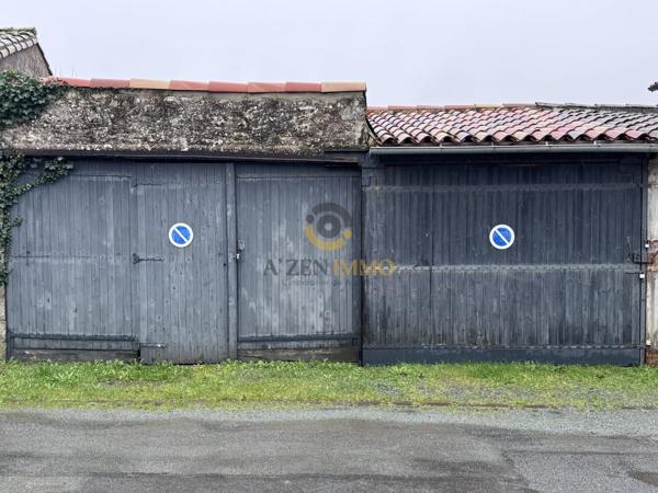 2 Garages dans le bourg de  Champdeniers