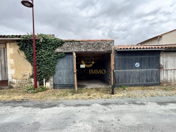 2 Garages dans le bourg de  Champdeniers