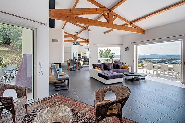 A VENDRE Maison LA MOTTE 185 m² avec PISCINE et VUE