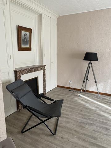 Maison en pierre avec jardin