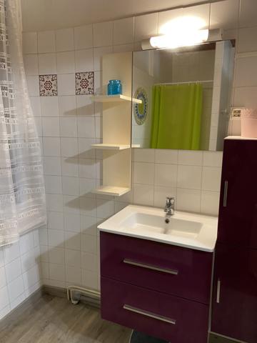 Maison en pierre avec jardin