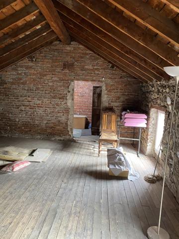 Maison en pierre avec jardin