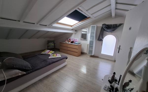 Maison à vendre    7 pièces •  Urcuit