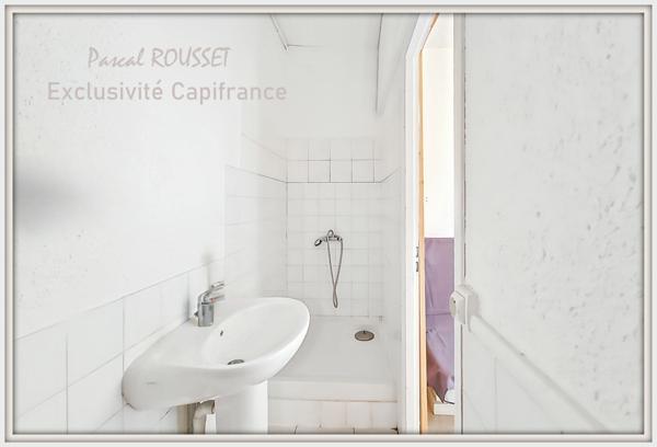 Appartement 32 m² à vendre Quartier naturiste de Leucate (11), avec cellier, cour et place de parking privées.