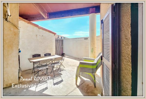 Appartement 32 m² à vendre Quartier naturiste de Leucate (11), avec cellier, cour et place de parking privées.