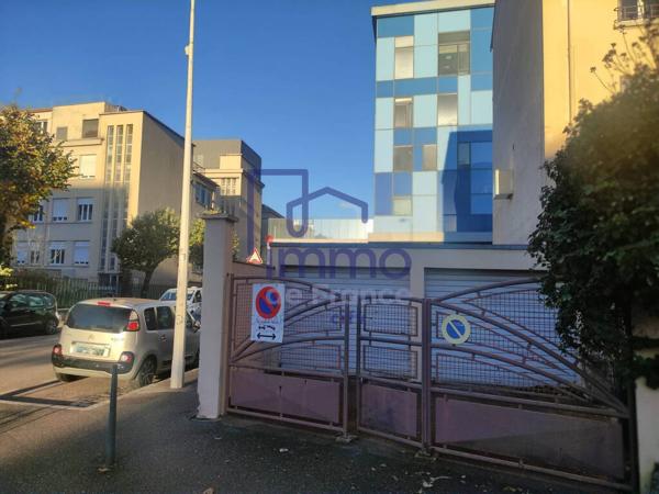 Box fermé Léon Bérard - Grange Blanche