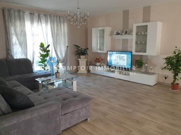 Maison
                                                                                                                                                                                                                                                                                                                        5 pièce(s)                                                                                                                                                                                                          3 chambre(s)                                                                                                                                                                                                          107.21  m²
