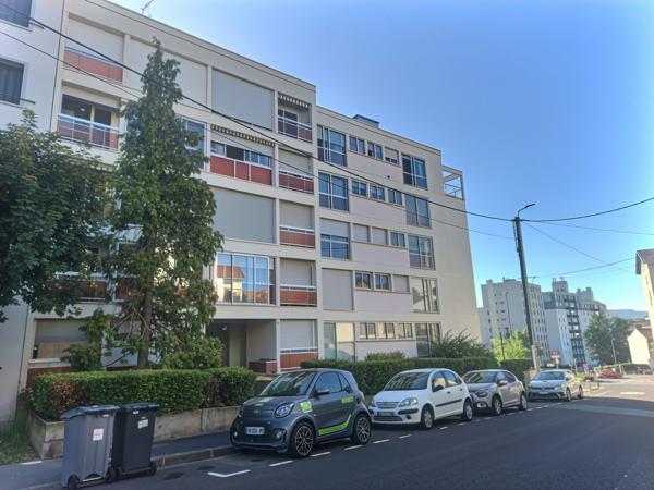 Appartement T2 - balcon - garage