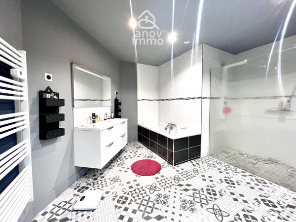 Maison
                                                                                                                                                                                                                                                                                                                        6 pièce(s)                                                                                                                                                                                                          4 chambre(s)                                                                                                                                                                                                          234  m²