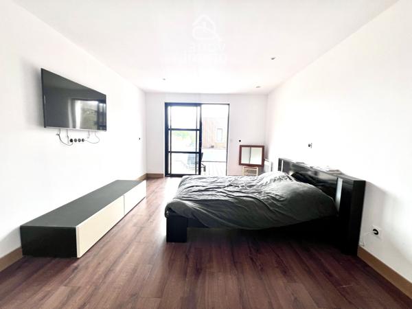 Maison
                                                                                                                                                                                                                                                                                                                        6 pièce(s)                                                                                                                                                                                                          4 chambre(s)                                                                                                                                                                                                          234  m²