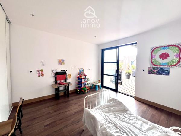 Maison
                                                                                                                                                                                                                                                                                                                        6 pièce(s)                                                                                                                                                                                                          4 chambre(s)                                                                                                                                                                                                          234  m²