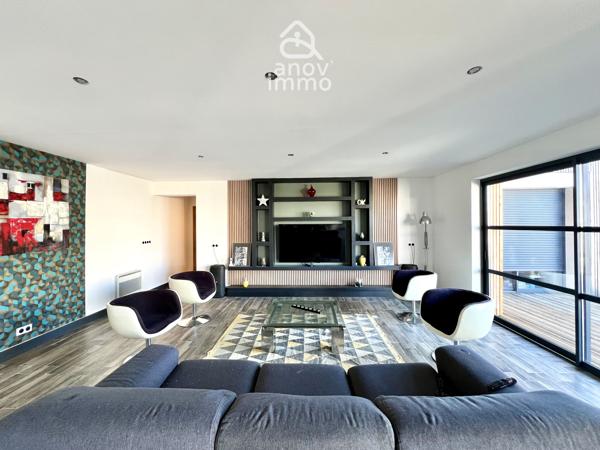 Maison
                                                                                                                                                                                                                                                                                                                        6 pièce(s)                                                                                                                                                                                                          4 chambre(s)                                                                                                                                                                                                          234  m²