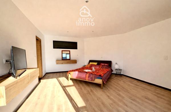 Maison
                                                                                                                                                                                                                                                                                                                        6 pièce(s)                                                                                                                                                                                                          4 chambre(s)                                                                                                                                                                                                          234  m²