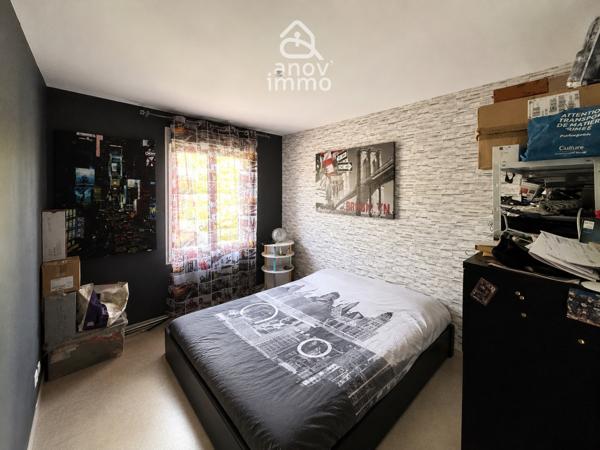 Maison
                                                                                                                                                                                                                                                                                                                        6 pièce(s)                                                                                                                                                                                                          5 chambre(s)                                                                                                                                                                                                          132  m²