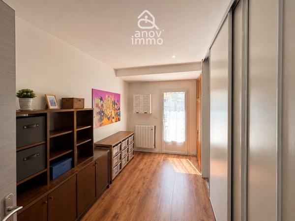 Maison
                                                                                                                                                                                                                                                                                                                        6 pièce(s)                                                                                                                                                                                                          5 chambre(s)                                                                                                                                                                                                          132  m²