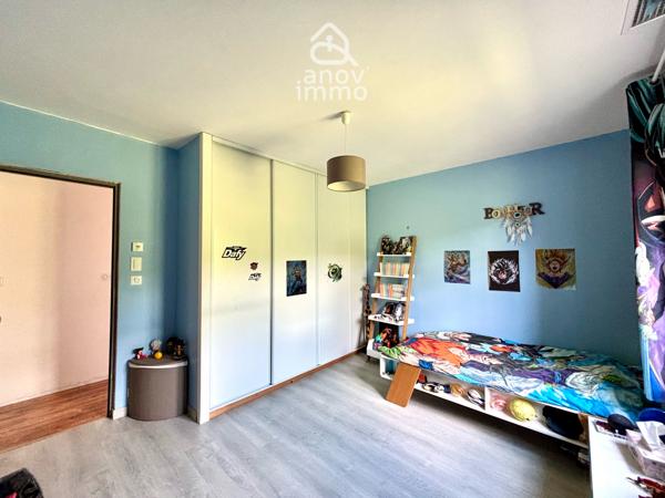 Maison
                                                                                                                                                                                                                                                                                                                        6 pièce(s)                                                                                                                                                                                                          5 chambre(s)                                                                                                                                                                                                          132  m²