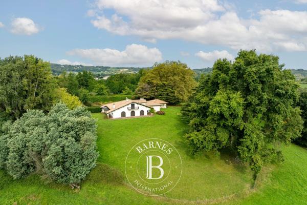 Urrugne, Maison  250 m² à vendre