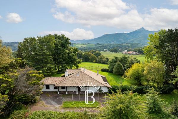 Urrugne, Maison  250 m² à vendre