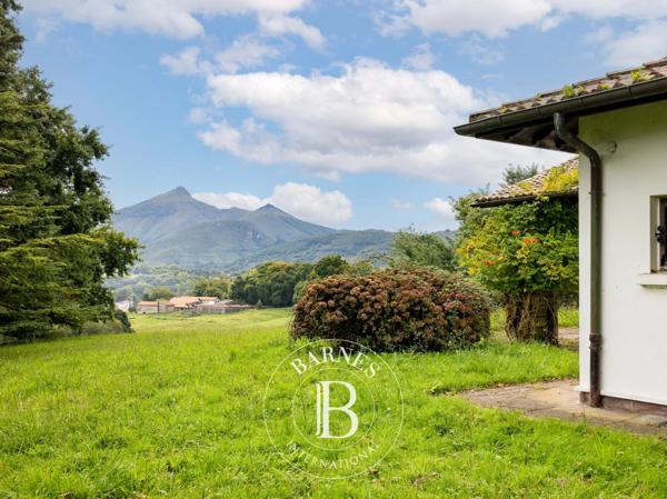 Urrugne, Maison  250 m² à vendre