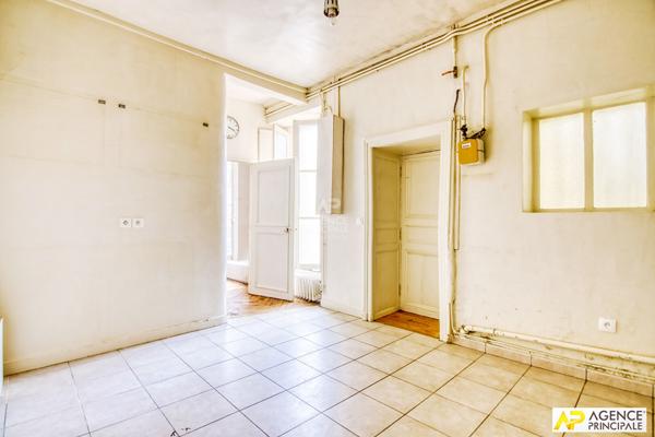 Versailles Notre-Dame - Avenue de Saint-Cloud Appartement 2/3 pièces - 67 m² 2 éme étage avec grenier. 575 000 € ** - Référence 26913