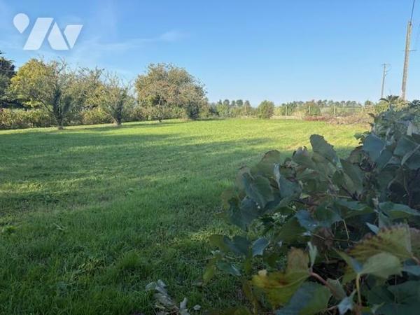 SAINT REMY Parcelle de terrain à batir de 822 m²